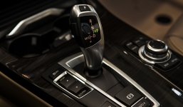 Đi xe số tự động, lái xe không nên quên điều này